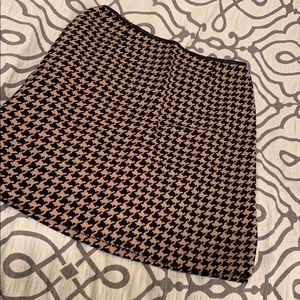 Houndstooth camel and black A-Line skirt